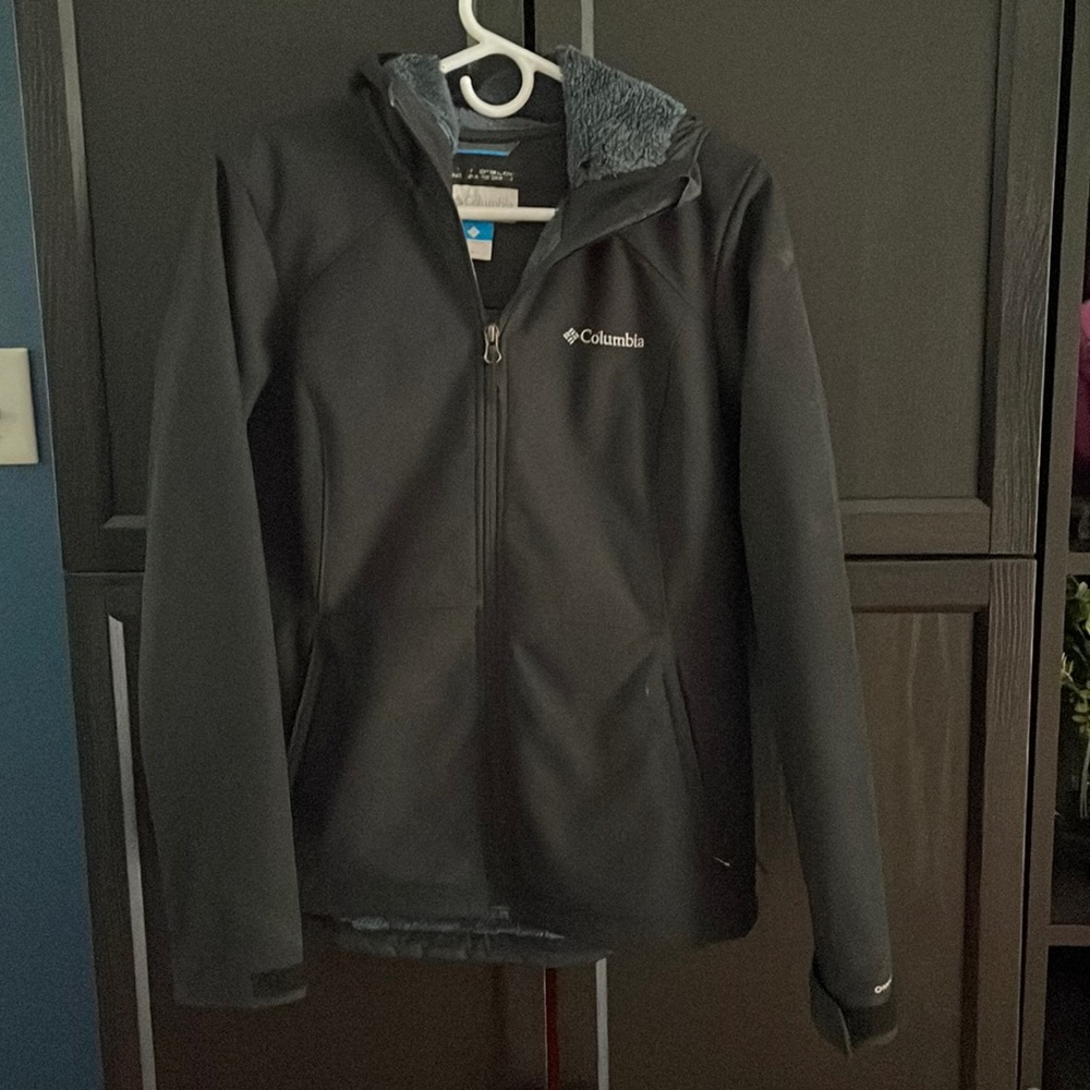 Women’s Columbia wind proof jacket small